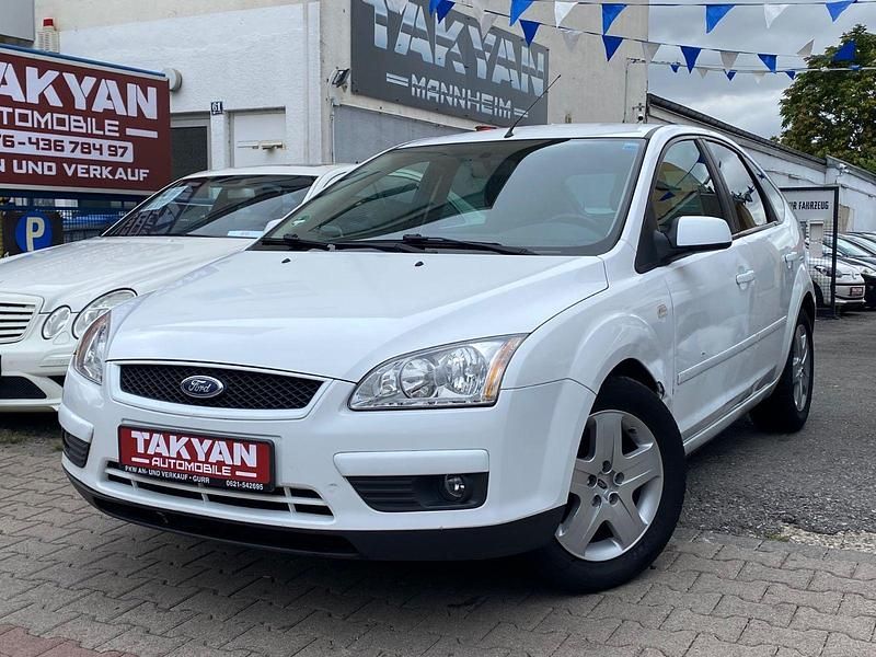 Weiß Gebraucht 2007 Ford Focus Style Kombi | 1.990 € (Fairer Preis) - Bild 1/4