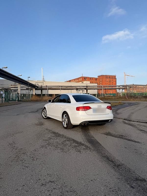 Second-hand Audi A4 S-Line 200 CP (147 kW) 2009 Alb Berlinǎ