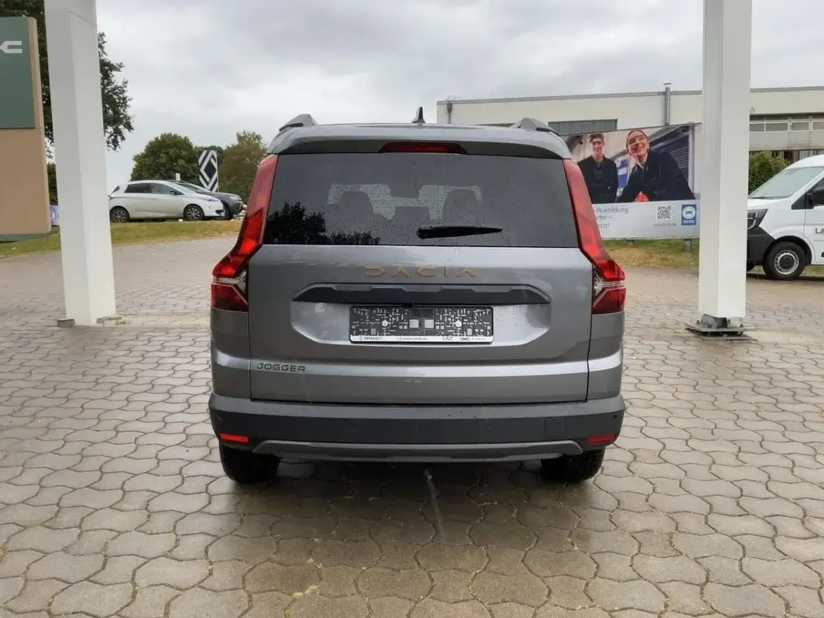 Gebraucht Dacia Jogger Extreme 110 PS (80 kW) 2025 Metalliclackierung dolom Van / Kleinbus