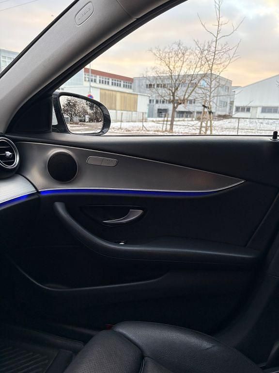 Gebraucht Mercedes E220 194 PS (142 kW) 2019 Weiß Limousine