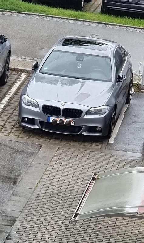 Grau Gebraucht 2012 BMW 530 Comfort Edition Limousine | 13.850 € (Etwas zu teuer) - Bild 1/4