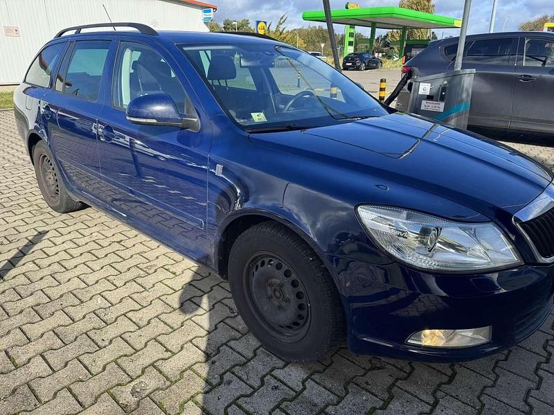 Blau Gebraucht 2012 Skoda Octavia Kombi | 3.000 € - Bild 1/4