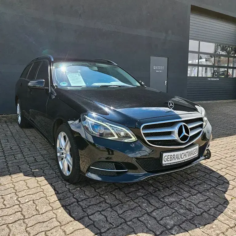 Gebraucht Mercedes E220 170 PS (125 kW) 2015 Schwarz Kombi