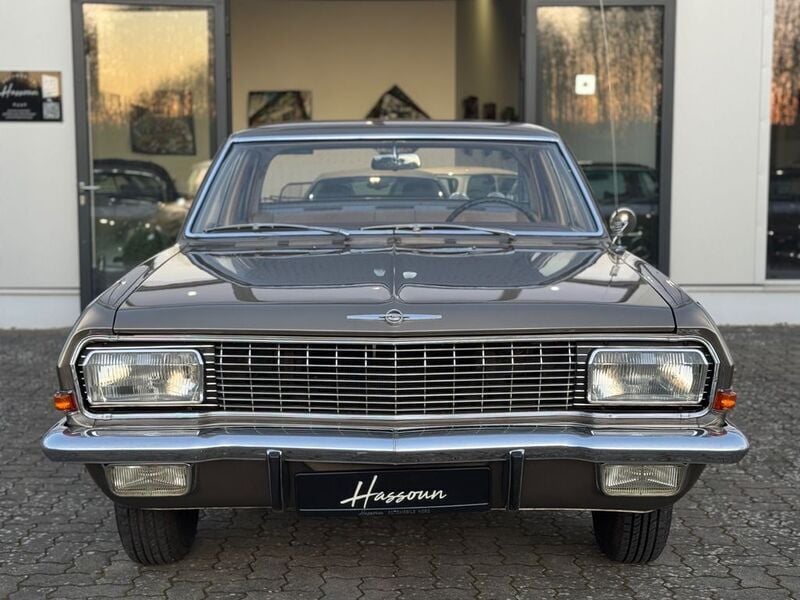 Braun Gebraucht 1965 Opel Diplomat Limousine | 23.390 € - Bild 1/4