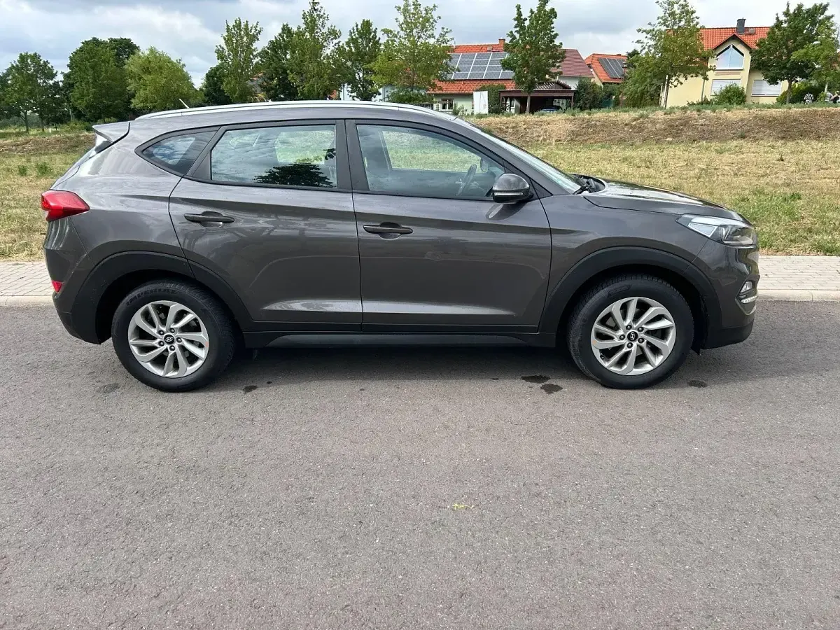 Gebraucht Hyundai Tucson Trend 116 PS (85 kW) 2015 Grau SUV