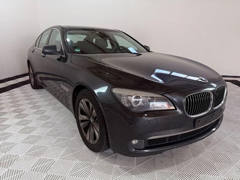 Gebraucht BMW 740 Sport Line 306 PS (225 kW) 2012 Grau Limousine