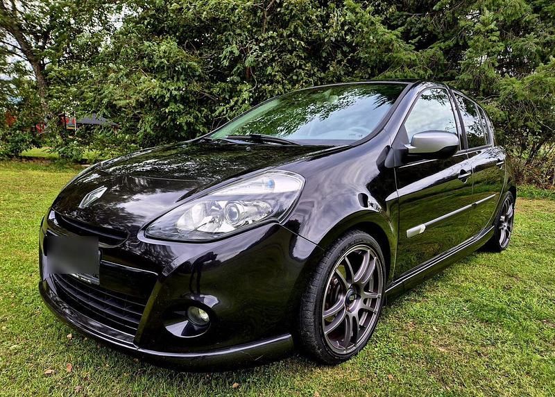 Schwarz Gebraucht 2010 Renault Clio II GT Limousine | 4.300 € - Bild 1/4