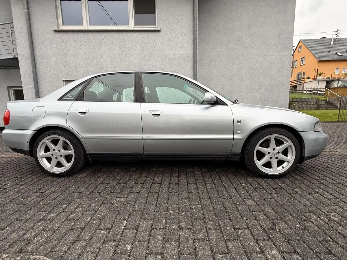 Gebraucht Audi A4 125 PS (91 kW) 1997 Silber Limousine