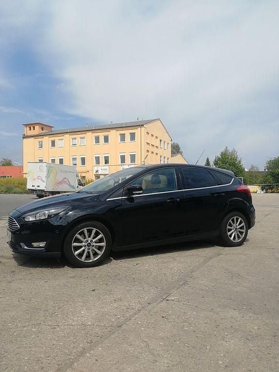 Schwarz Gebraucht 2017 Ford Focus Business Edition Limousine | 5.000 € (Superpreis) - Bild 1/2