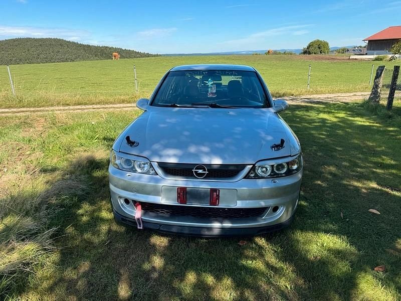 Silber Gebraucht 1997 Opel Vectra Limousine | 2.000 € (Fairer Preis) - Bild 1/4