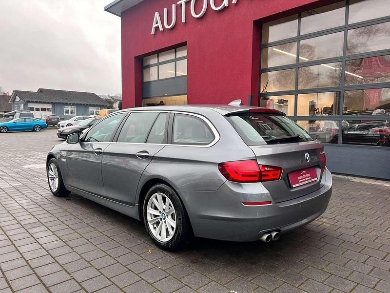 Gebraucht BMW 530 245 PS (180 kW) 2011 Grau Kombi