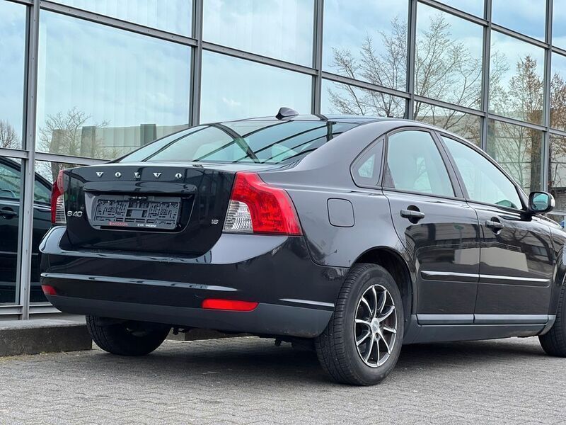 Gebraucht Volvo S40 Kinetic 101 PS (74 kW) 2009 Schwarz Limousine
