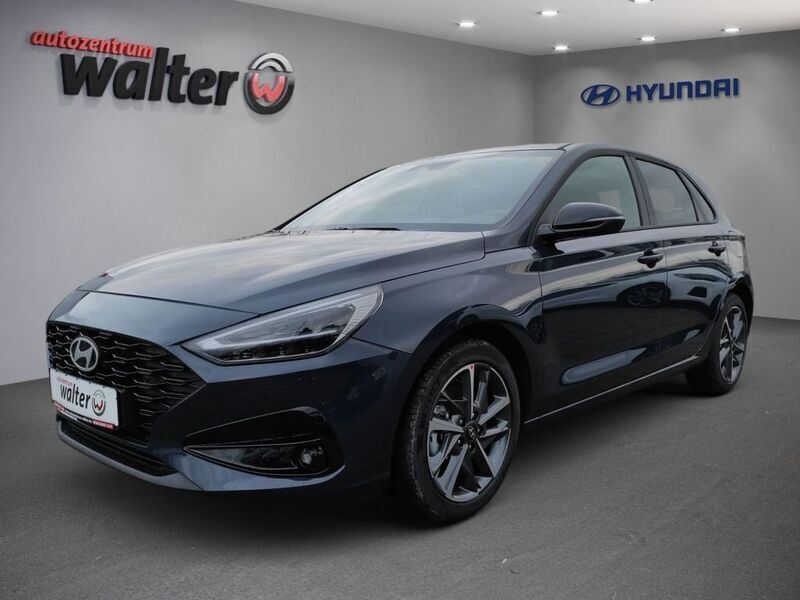 Blau Neu 2024 Hyundai i30 Advantage Limousine | 23.890 € (Etwas zu teuer) - Bild 1/4