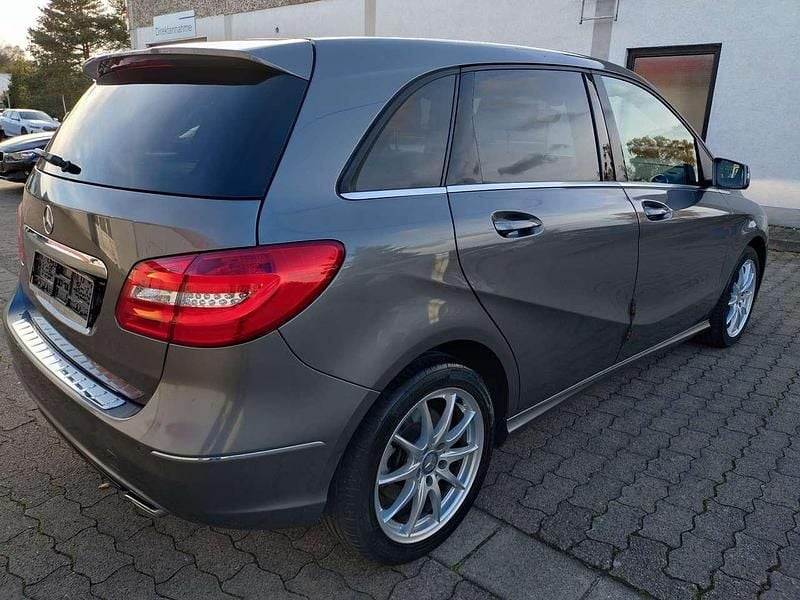 Gebraucht Mercedes B250 211 PS (155 kW) 2014 Mountaingrau  met. Van / Kleinbus