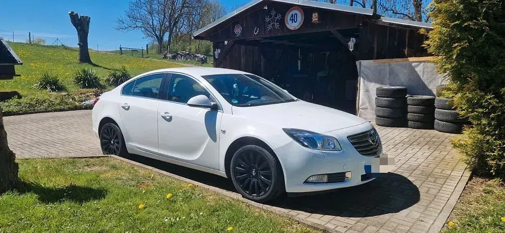 Gebraucht Opel Insignia Edition 160 PS (117 kW) 2011 Weiß Limousine