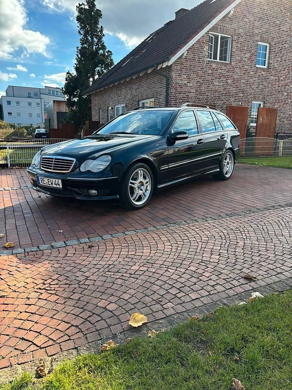 Schwarz Gebraucht 2002 Mercedes C32 AMG AMG Kombi | 13.500 € - Bild 1/4