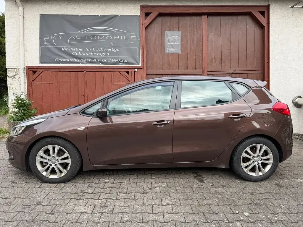 Gebraucht Kia Ceed 135 PS (99 kW) 2012 Braun Kleinwagen