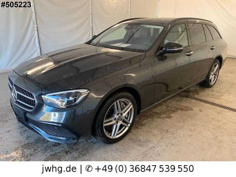 Grau Gebraucht 2021 Mercedes E300 Limousine | 26.950 € (Superpreis) - Bild 1/4
