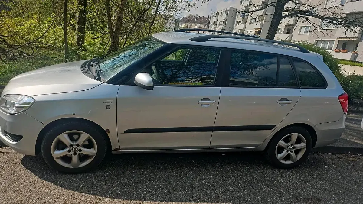 Gebraucht Skoda Fabia 60 PS (44 kW) 2013 Grau Kombi