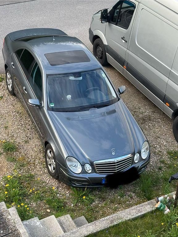 Grau Gebraucht 2006 Mercedes E280 Limousine | 5.800 € (Fairer Preis) - Bild 1/4