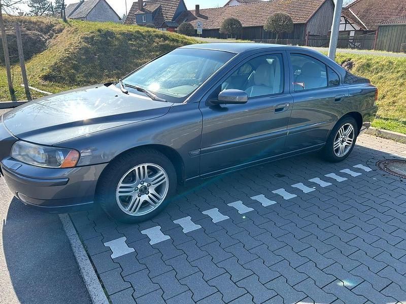 Grau Gebraucht 2005 Volvo S60 Summum Limousine | 2.700 € (Fairer Preis) - Bild 1/4