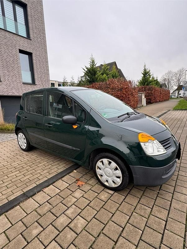 Grün Gebraucht 2005 Renault Modus Van / Kleinbus | 2.390 € (Teuer) - Bild 1/4