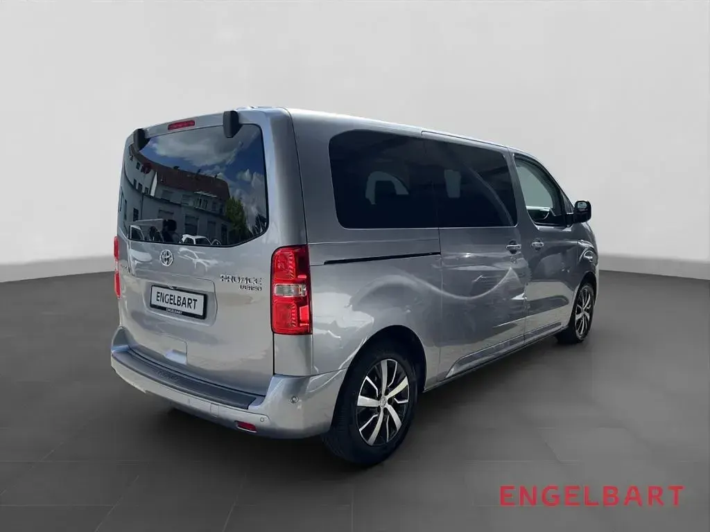 Gebraucht Toyota Proace Verso Comfort 144 PS (105 kW) 2024 Grey pearl/gris artense Kombi