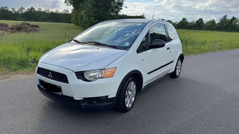 Weiß Gebraucht 2010 Mitsubishi Colt Edition Limousine | 3.800 € (Fairer Preis) - Bild 1/4