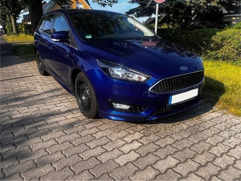 Blau Gebraucht 2018 Ford Focus Kombi | 10.799 € (Superpreis) - Bild 1/4