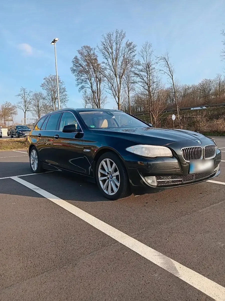 Gebraucht BMW 520 184 PS (135 kW) 2012 Schwarz Kombi
