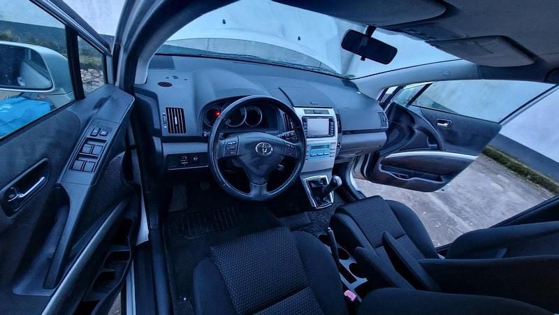 Gebraucht Toyota Corolla Verso 129 PS (94 kW) 2008 Silber Van / Kleinbus