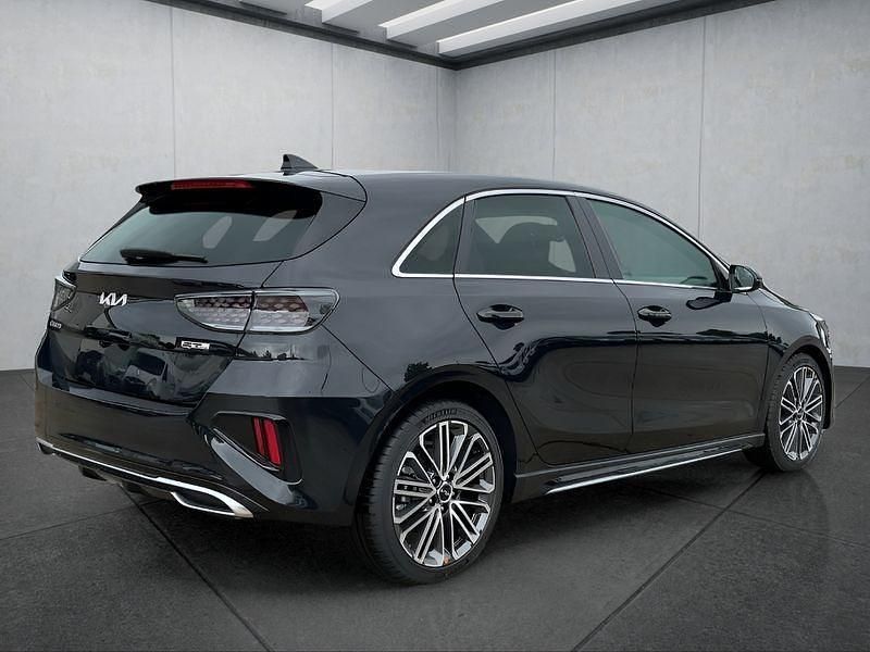 Neu Kia Ceed GT-Line 140 PS (102 kW) 2025 Schwarz Kleinwagen
