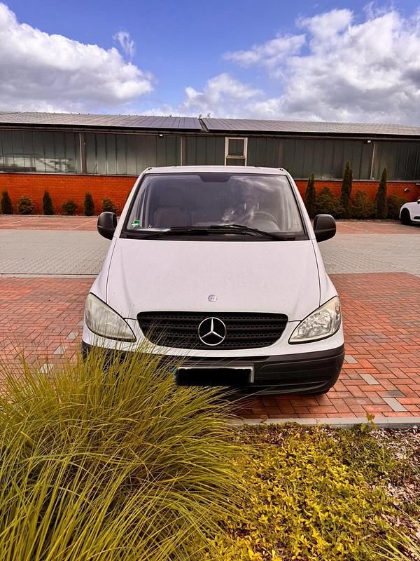 Weiß Gebraucht 2007 Mercedes Vito Van / Kleinbus | 3.000 € - Bild 1/4