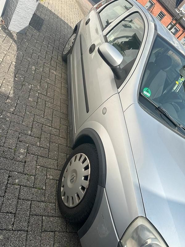 Gebraucht Opel Corsa 75 PS (55 kW) 2002 Silber Kleinwagen