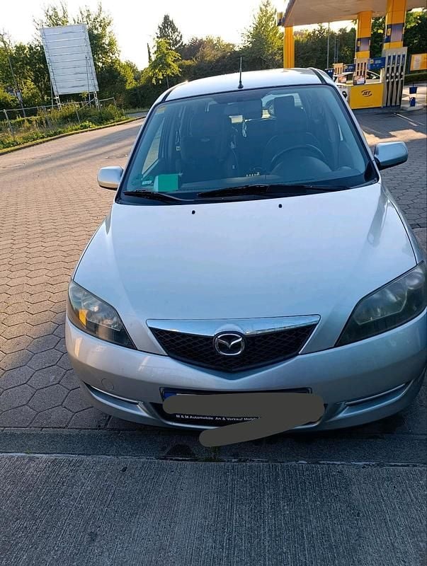 Grau Gebraucht 2005 Mazda 2 Kleinwagen | 2.500 € (Fairer Preis) - Bild 1/4