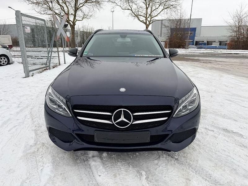 Second-hand Mercedes C180 156 CP (114 kW) 2016 Albastru Berlinǎ