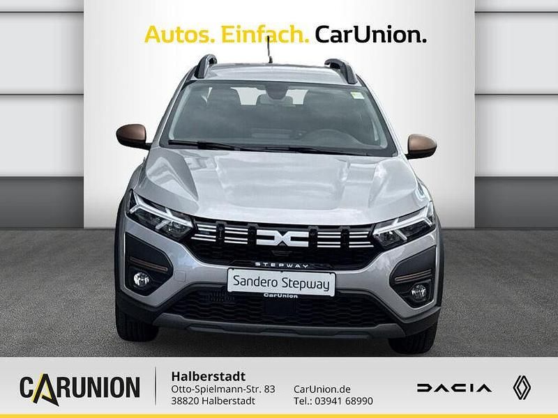 Neu Dacia Sandero Stepway 91 PS (66 kW) 2025 Grau Kleinwagen