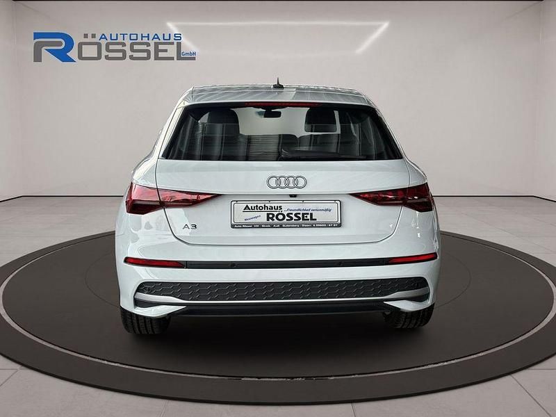 Neu Audi A3 Advanced 150 PS (110 kW) 2026 Weiß Limousine