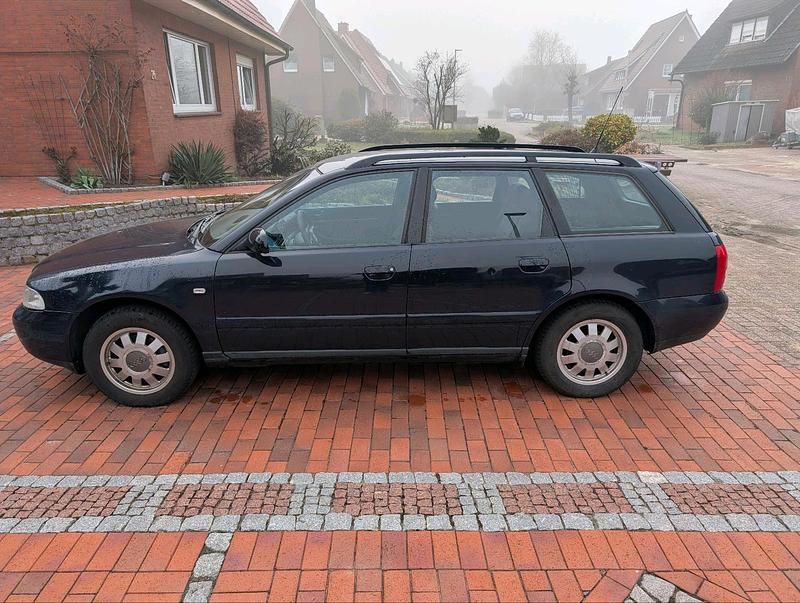 Gebraucht Audi A4 102 PS (75 kW) 2000 Blau Kombi