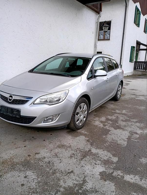 Gebraucht Opel Astra 125 PS (91 kW) 2011 Silber Kombi