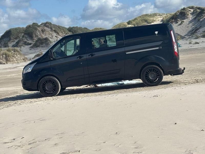 Gebraucht Ford Tourneo 245 PS (180 kW) 2017 Schwarz Van / Kleinbus