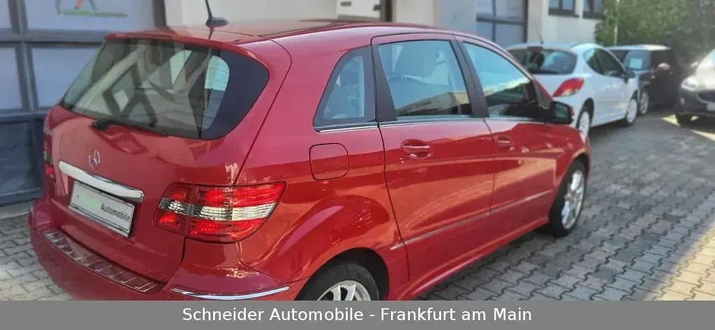 Gebraucht Mercedes B200 136 PS (100 kW) 2010 Rot Van / Kleinbus