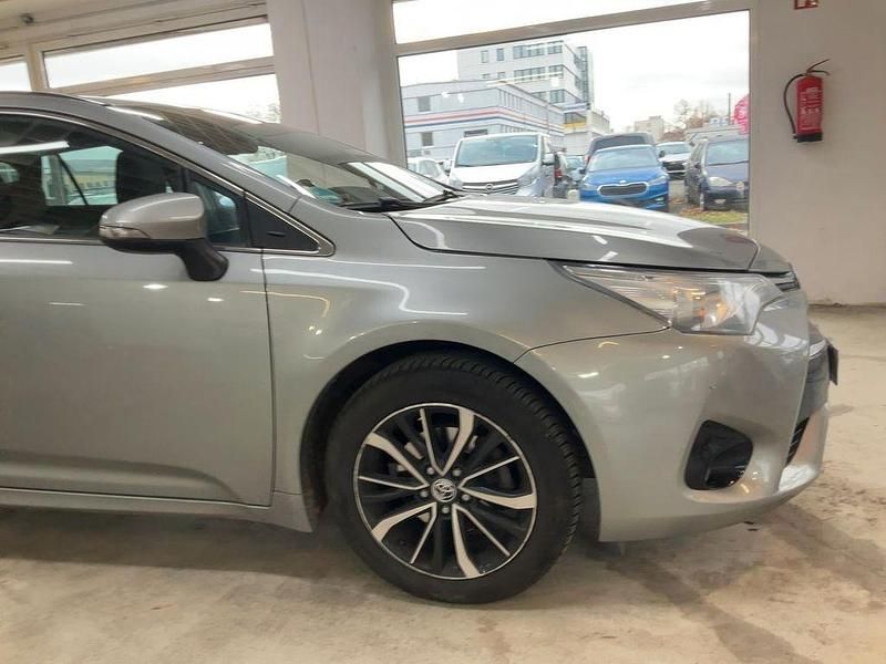 Gebraucht Toyota Avensis Team 147 PS (108 kW) 2018 Grau Kombi