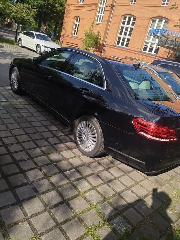 Schwarz Gebraucht 2015 Mercedes 200 Limousine | 21.900 € - Bild 1/4