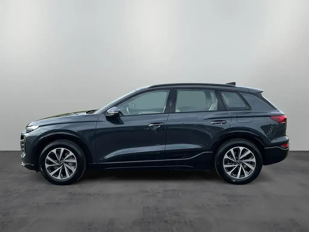 Używany Audi Q6 e-tron Performance 225 kW (306 KM) 2025 Szary SUV