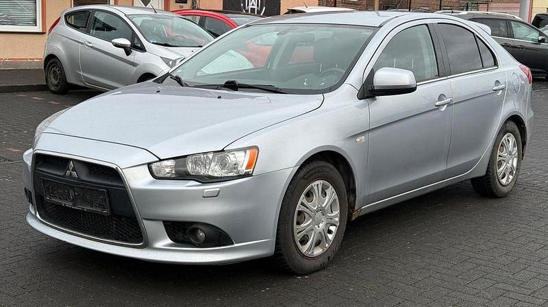 Gebraucht Mitsubishi Lancer Sportback Edition 116 PS (85 kW) 2011 Silber Limousine