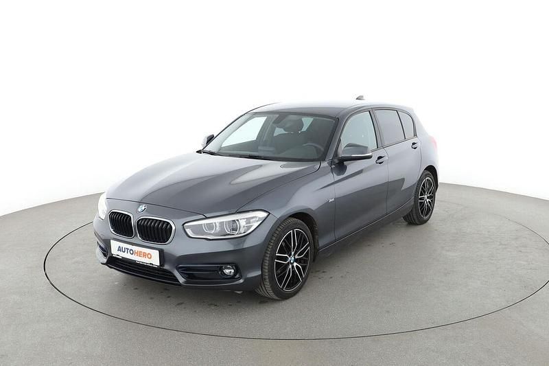 Grau Gebraucht 2018 BMW 118 Sport Line Kleinwagen | 14.090 € (Fairer Preis) - Bild 1/3
