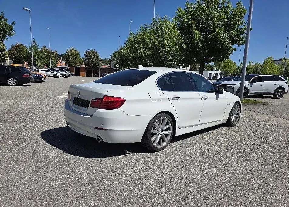 Gebraucht BMW 535 Sport Line 299 PS (219 kW) 2010 Weiß Limousine