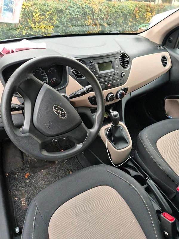 Gebraucht Hyundai i10 67 PS (49 kW) 2017 Schwarz Kleinwagen