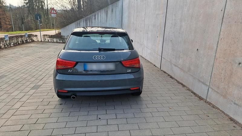 Gebraucht Audi A1 90 PS (66 kW) 2016 Grau Kleinwagen
